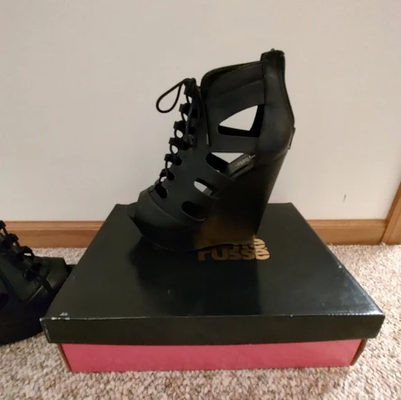 Wedge Heels - Picture 4 of 4